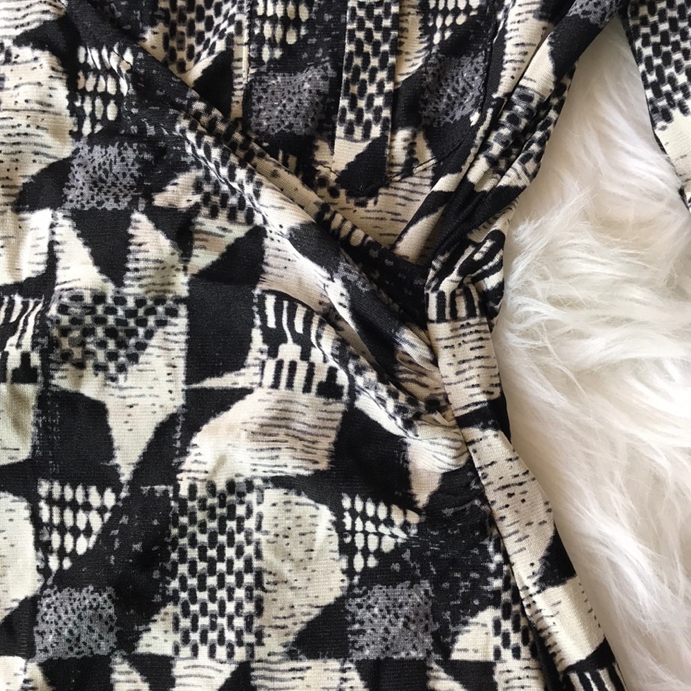 Geometric Crossover Top - Picture 3 of 5